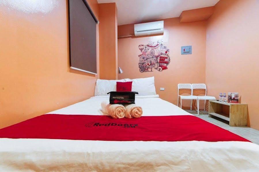 Hotel RedDoorz at EDSA Pasay Zewnętrze zdjęcie
